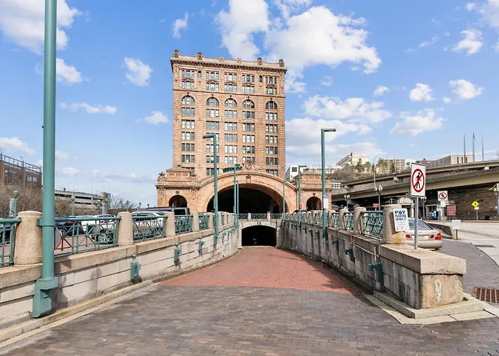Placemakr Downtown Pittsburgh At The Pennsylvanian